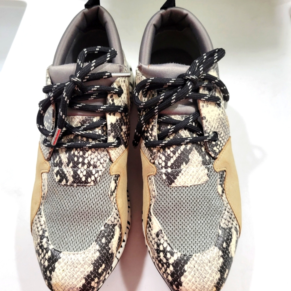 Steve Madden Cliff Sneakers size 9